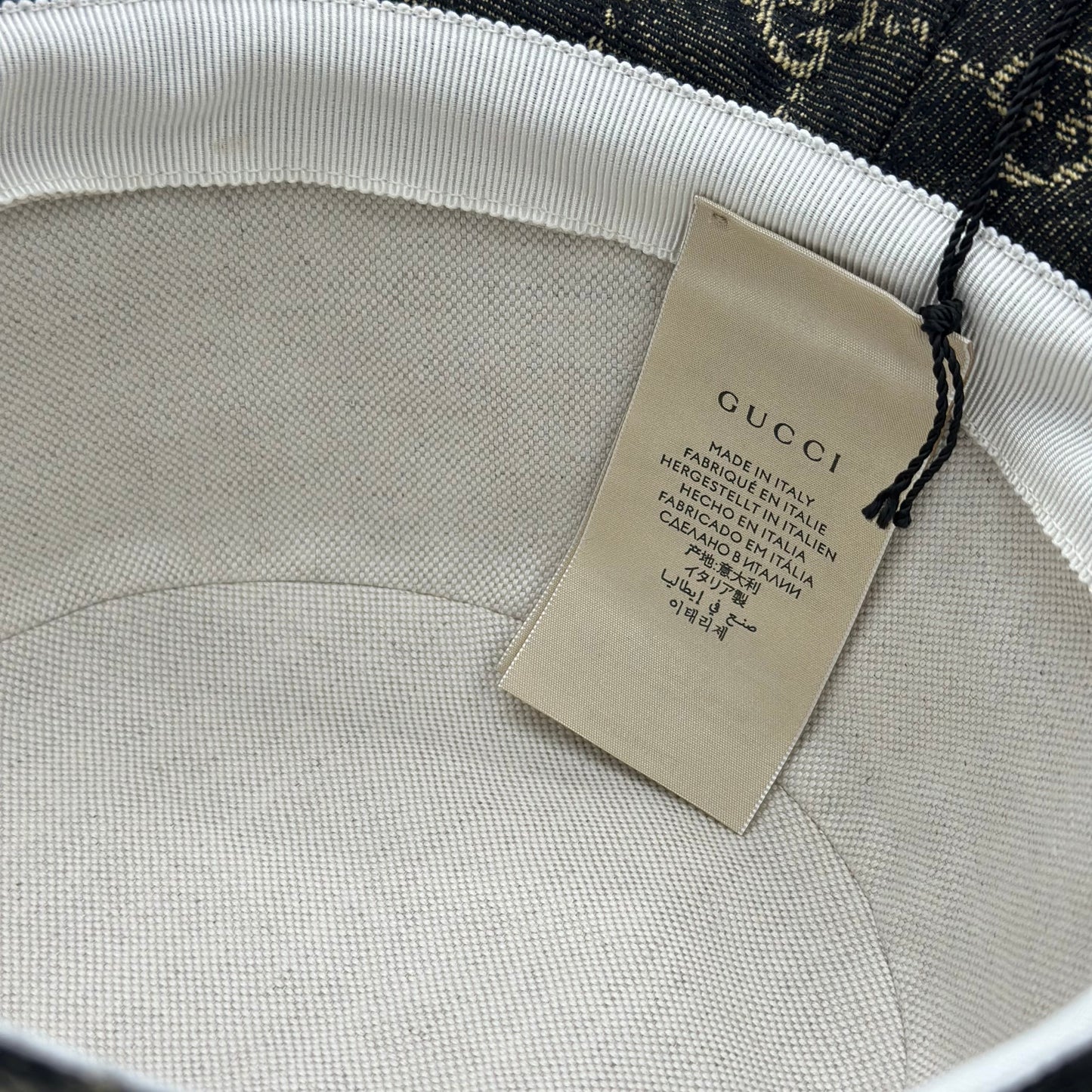 Cappello Gucci GG Supreme