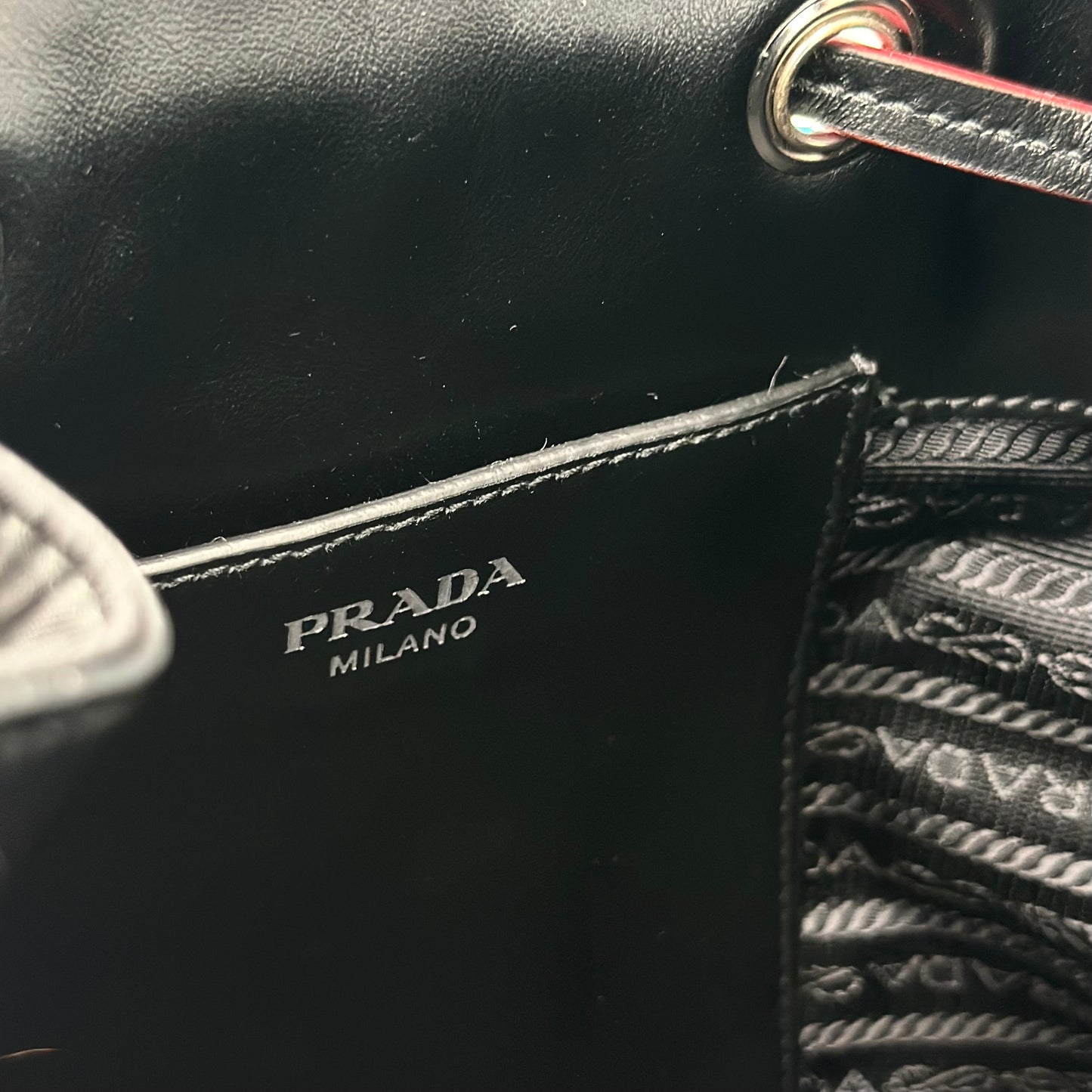 SECCHIELLO PRADA IN RE-NYLON E SAFFIANO