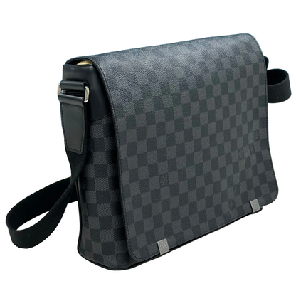 TRACOLLA LOUIS VUITTON DISTRICT