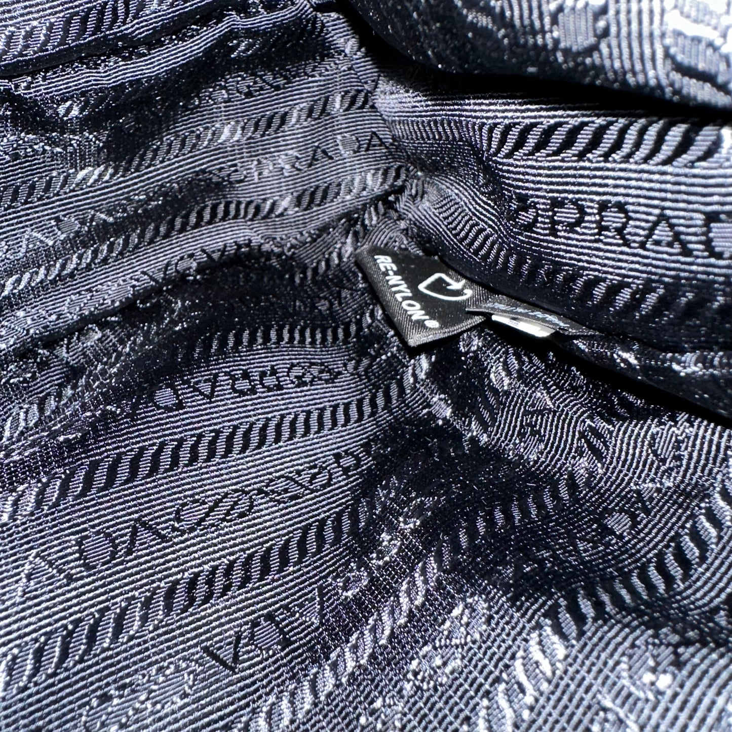 BORSA PRADA RE-EDITION 2005