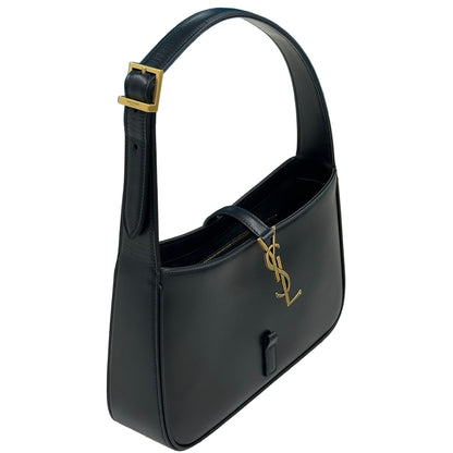 LE 5 À 7 SAINT LAURENT