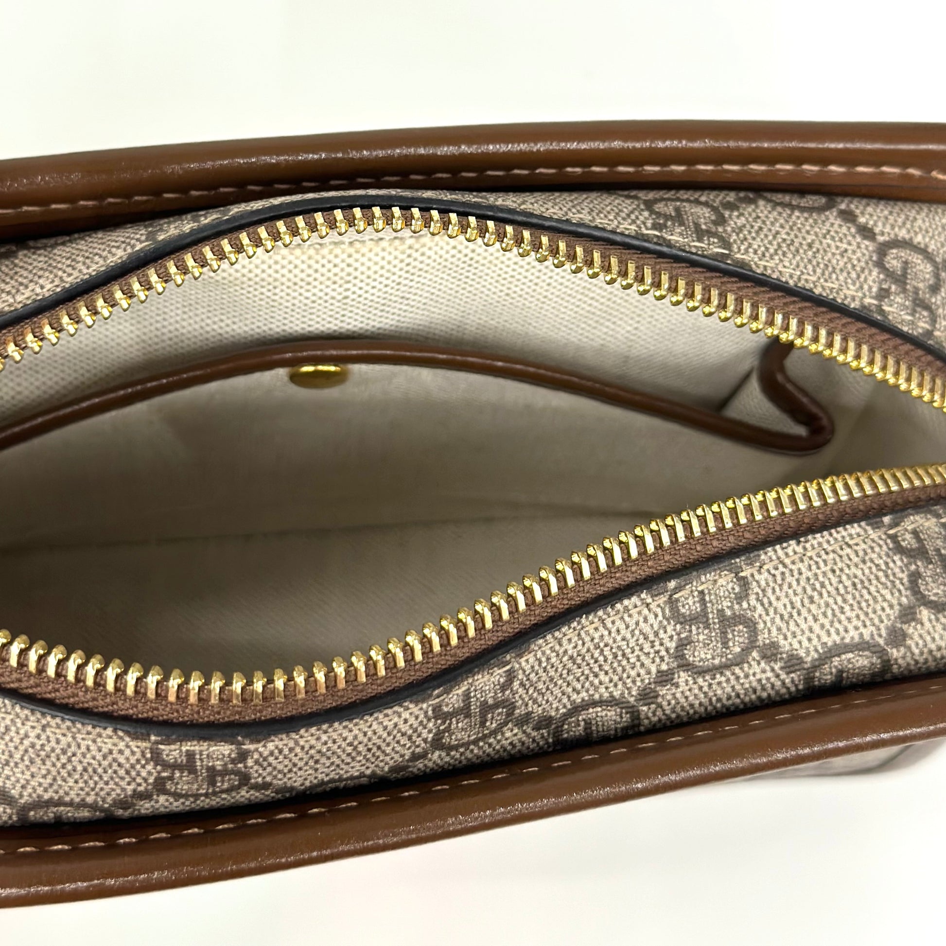 POCHETTE GUCCI GG SUPREME FAKE NOT