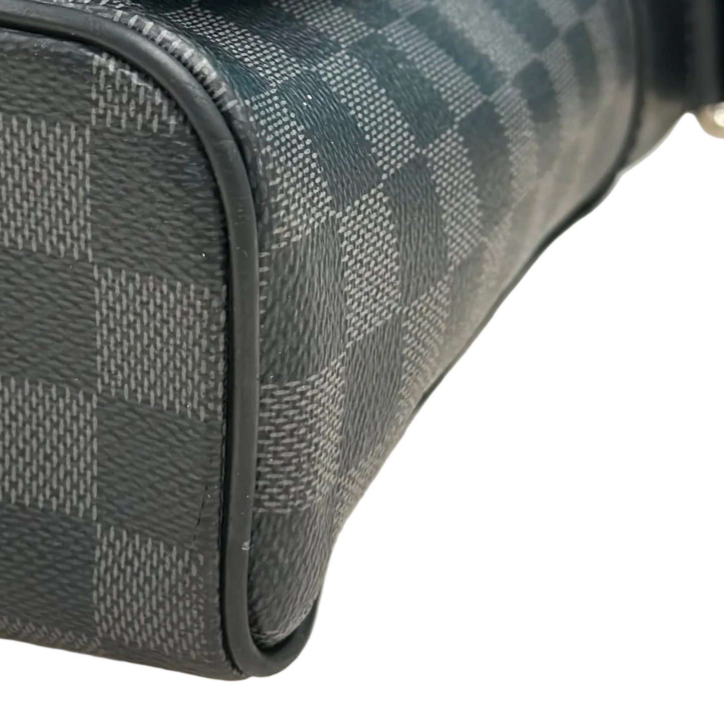 TRACOLLA LOUIS VUITTON DISTRICT