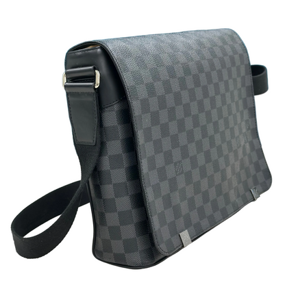 TRACOLLA LOUIS VUITTON DISTRICT