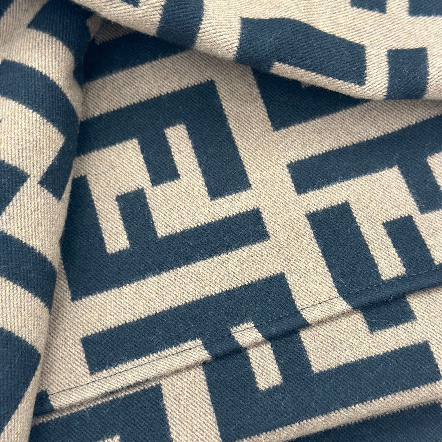 PONCHO FENDI FF