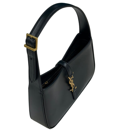 LE 5 À 7 SAINT LAURENT